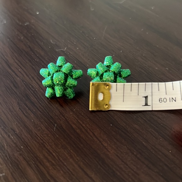 Green Glitter Statement Christmas Holiday Present Bow Stud Earrings 🎁 - Picture 2 of 3